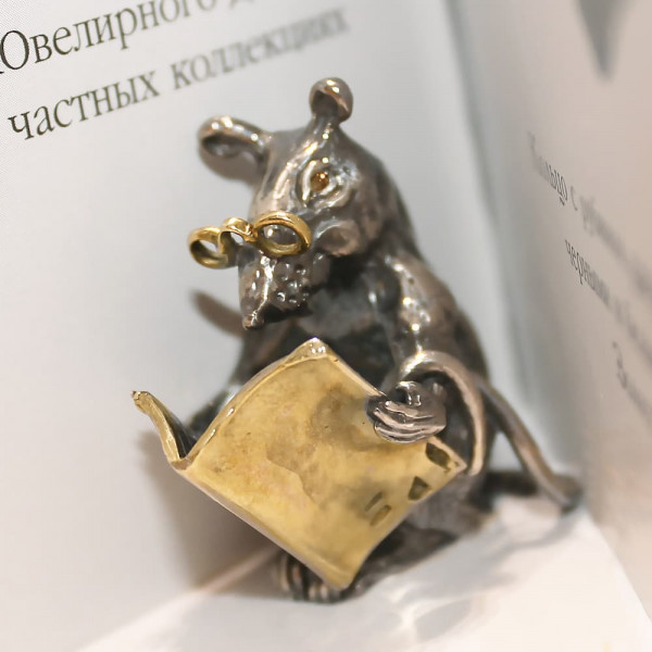 фото Сувенир “Мышка с книгой”