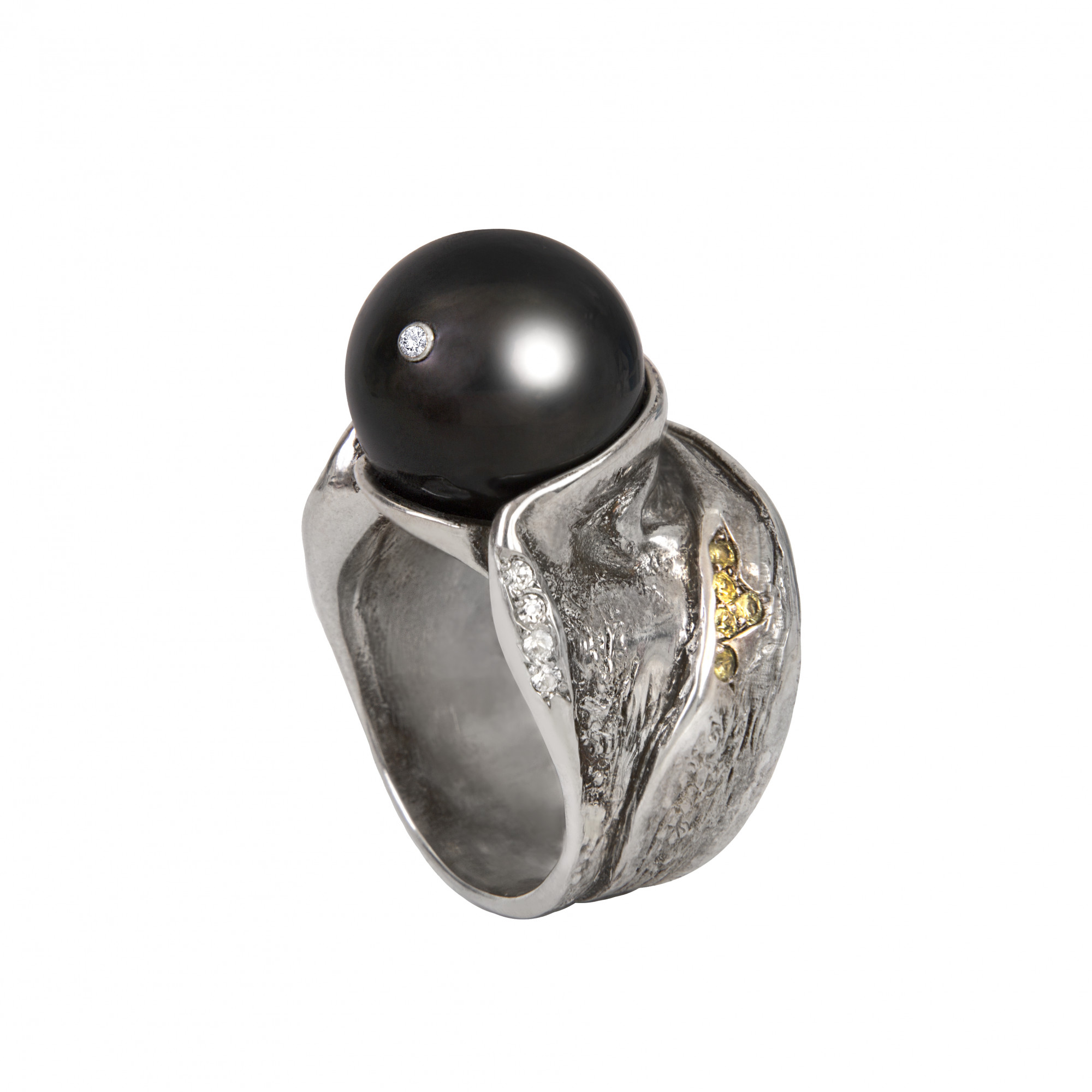 Кольцо с жемчугом и бриллиантами