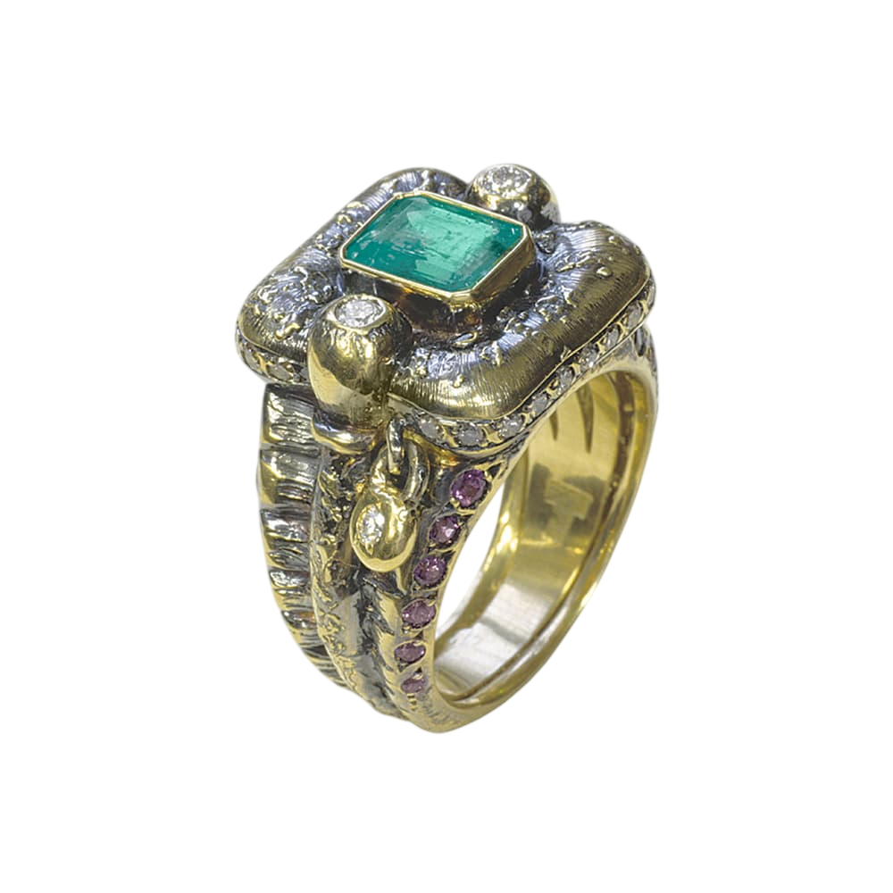 Кольцо с изумрудом