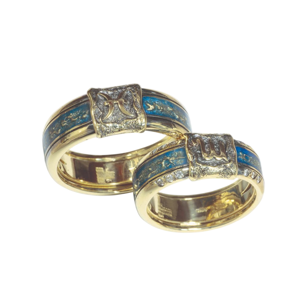 Кольцо с эмалью и бриллиантами