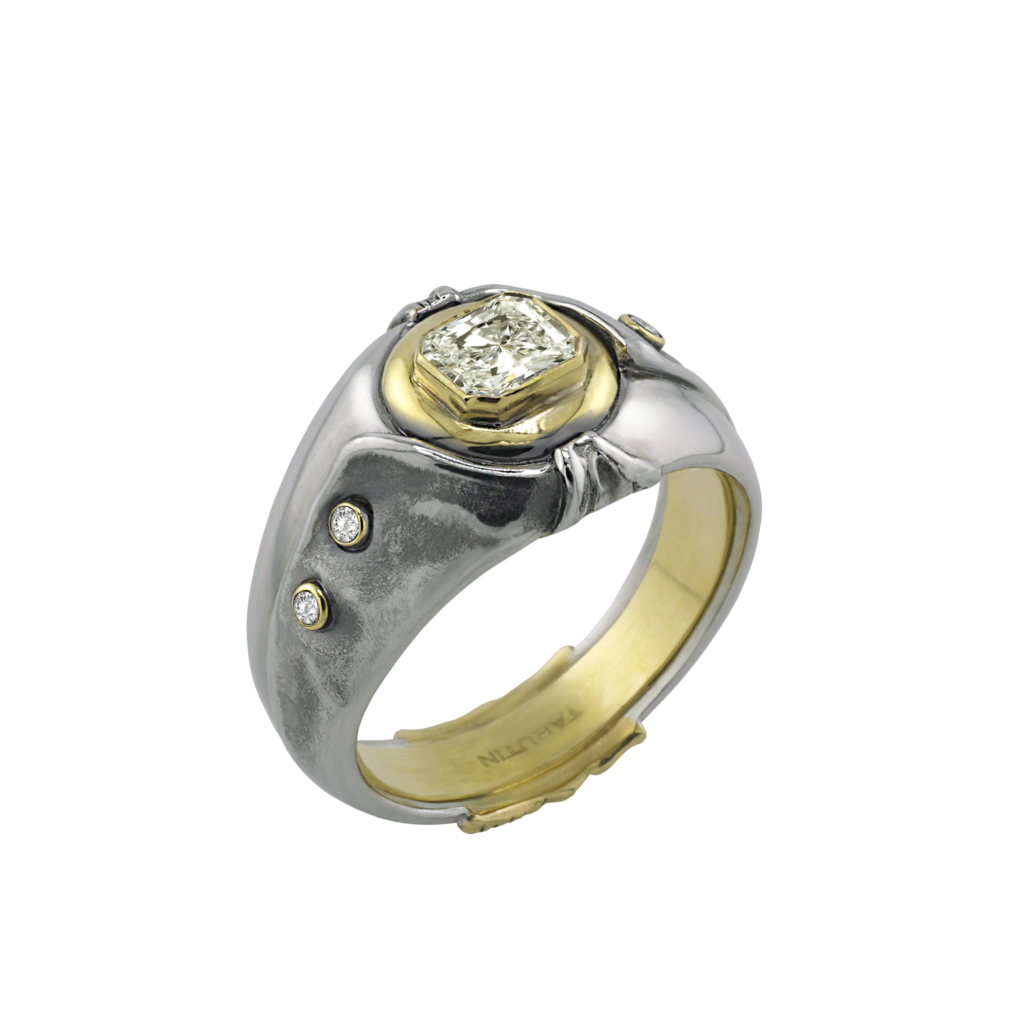 Кольцо из платины с бриллиантом